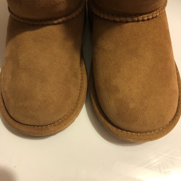 Ugg Bailey Buttonii kids NWOT - Picture 5 of 6